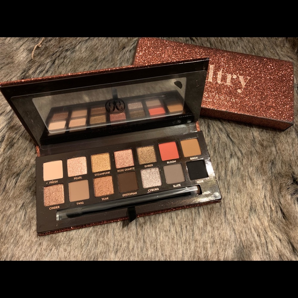 SOlD!! Sultry by Anastasia Beverly Hills